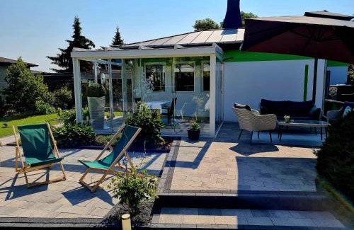 Schwedt/Oder House | Ferienhaus Grüner Bungalow Garten & Whirlpool