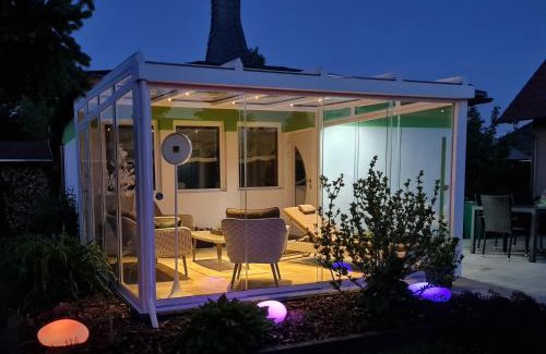 Schwedt/Oder House | Ferienhaus Grüner Bungalow Garten & Whirlpool