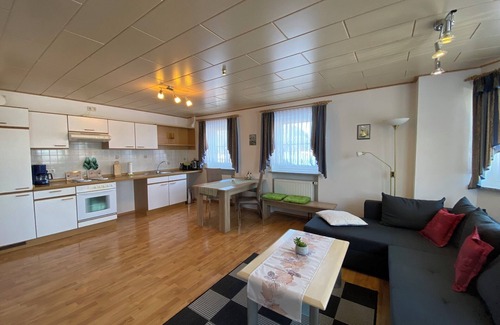 Bad Steben Apartment | Ferienwohnung mit Geräumigem Balkon