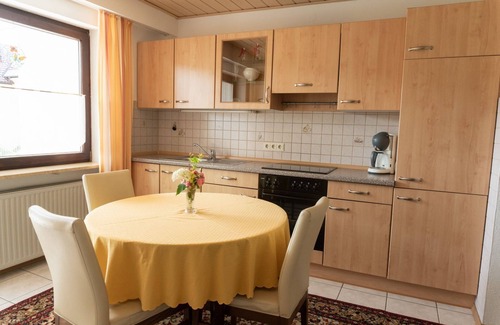 Riedenburg Apartment | Ferienwohnung für bis zu 4 Personen mit Möblierter Sonnenterrasse
