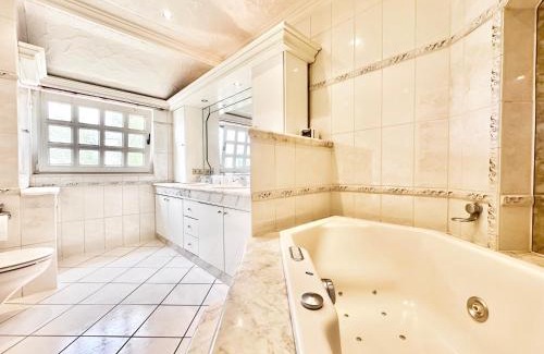 Loehne Apartment | Ferienwohnung 3 bis 6 Pers WLAN und Parkplatz, HDZ und Kliniken in der Nähe, direkt an der A2 und A30 gelegen