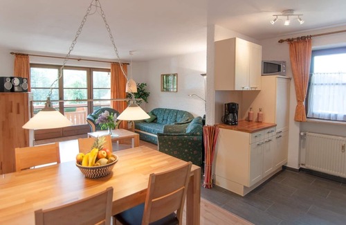 Ruhpolding Apartment | Ferienwohnung -4/1234- (70qm), Balkon, Küche extra, Holzofen, 2 Schlafzimmer und 1 Wohnzimmer, max 4 Pers, WLAN