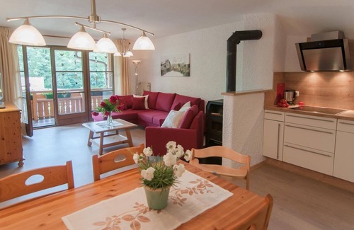 Ruhpolding Apartment | Ferienwohnung -4/1234- (70qm), Balkon, Küche extra, Holzofen, 2 Schlafzimmer und 1 Wohnzimmer, max 4 Pers, WLAN