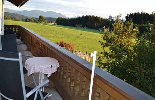 Bad Endorf Apartment | Ferienwohnung, 40 qm Obergeschoss, 1 separates Schlafzimmer