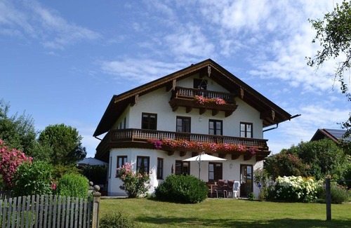 Bad Endorf Apartment | Ferienwohnung, 40 qm Obergeschoss, 1 separates Schlafzimmer