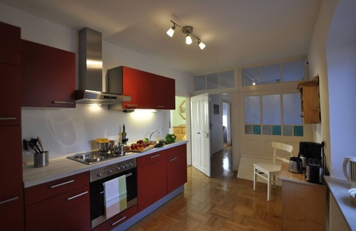 Berg Apartment | Ferienwohnung, 80qm, mit herrlichen Ausblick auf den Landhausgarten und die umliegenden Wiesen, kostenfreies WLAN, voll ausgestattet
