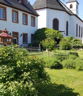 Brauneberg Apartment | Ferienwohnung Altes Pfarrhaus mit Flair und Moselblick