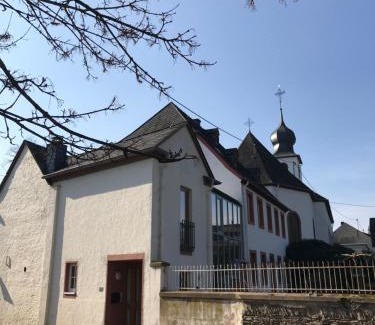 Brauneberg Apartment | Ferienwohnung Altes Pfarrhaus mit Flair und Moselblick