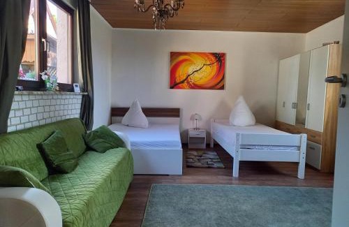 Elfershausen Apartment | Ferienwohnung am Schwedenberg , Trimberg