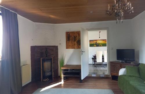 Elfershausen Apartment | Ferienwohnung am Schwedenberg , Trimberg