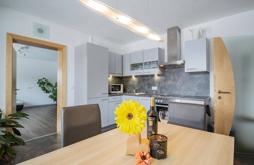 Gries am Brenner Apartment | Ferienwohnung Gstrein - Holiday apartment with large garden