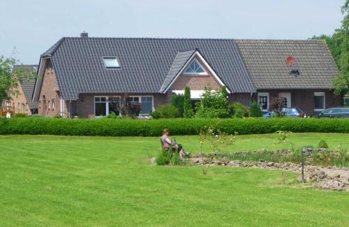 Schwerinsdorf Apartment | Ferienwohnung Birken Allee, 35181