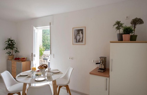 Klotten Apartment | Ferienwohnung Burgblick Coraidelstein
