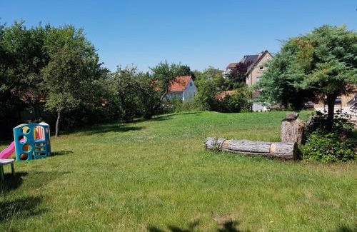 Ansbach Apartment | Ferienwohnung Eyb mit Terrasse und Garten