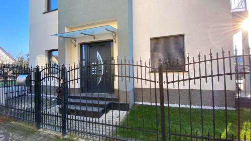 Marzahn Apartment | Ferienwohnung Fink