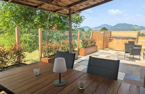 Flintsbach A. Inn House | Ferienwohnung Goasnstoi - mit HotTub und Bergblick im Inntal