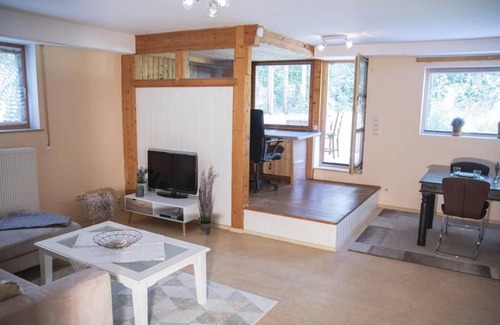 Forchheim District Apartment | Ferienwohnung - Große Souterrain Wohnung mit Wintergarten