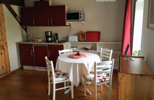 Ziethen Apartment | Ferienwohnung Kastanienblick oder Parkblick, oder unser Radlerzimmer!
