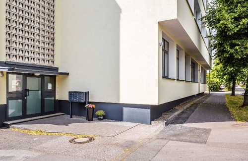 Langenfeld Apartment | Ferienwohnung Langenfeld 02, 150qm, 3 Schlafzimmer, 1 Wohn-/schlafraum, Max. 12 Personen