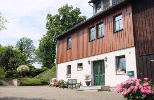 Ehrenberg Apartment | Ferienwohnung May