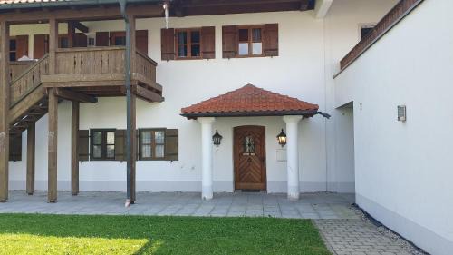 Stephanskirchen Apartment | Ferienwohnung mit Alpenblick - Kufstein Suite am Simssee