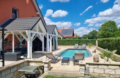 Kesselsdorf Apartment | Ferienwohnung mit Pool am Rande von Dresden