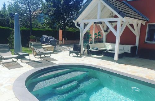 Kesselsdorf Apartment | Ferienwohnung mit Pool am Rande von Dresden