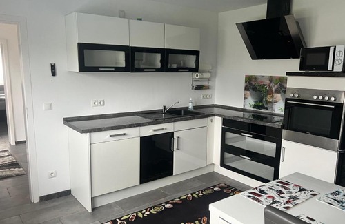 Roemerberg Apartment | Ferienwohnung mit Pool - Römerberg - Speyer
