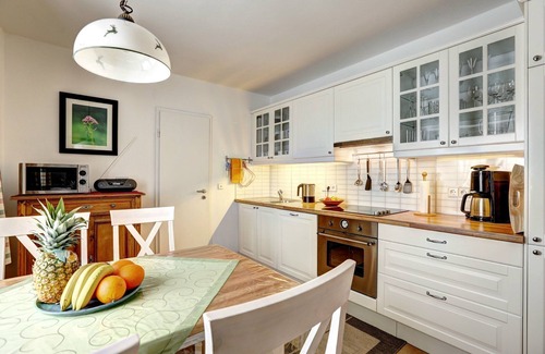 Stanggaß Apartment | Ferienwohnung Nr. 03 "Untersberg" für 1-2 Pers., ca. 69 qm, Schlafzimmer, Wohnschlafraum, Küche, Terrasse
