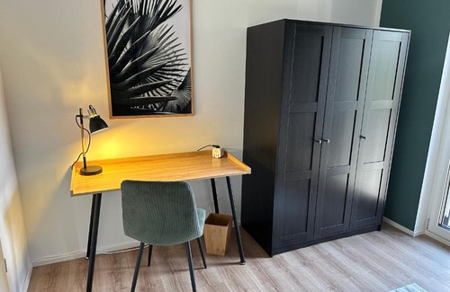 Erlangen Apartment | Ferienwohnung-Parkplatz-Balkon-Küche-Aufzug-SmartTV-Waschtrockner