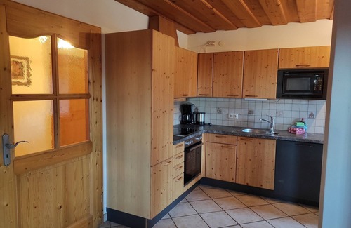 Frasdorf Apartment | Ferienwohnung Samerberg für 2-4 Personen 1. Stock, Balkon, eigener Eingang, Wohn/Schlafraum, 1 Schlafzimmer, Küche