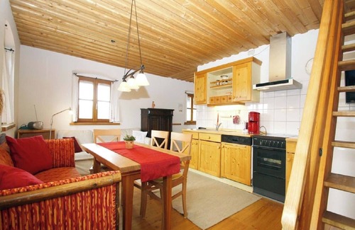 Bad Endorf Apartment | Ferienwohnung "Sonnenblume", 50 qm Obergeschoss, 2 separate Schlafzimmer