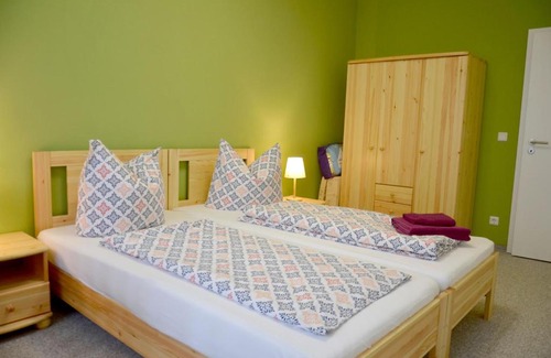 Schenkendobern Apartment | Ferienwohnung "Zum Dorfkrug"