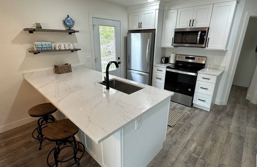 Detroit Lakes Cottage | Fern Beach Hideaway Beautiful New Build Lakefront property-Pet Friendly