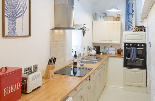 Aberporth Cottage | FERN COTTAGE, pet friendly, character holiday cottage in Aberporth