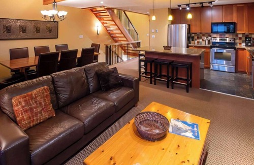 East Kootenay House | Fernie - Pinnacle Ridge Chalet 43-103