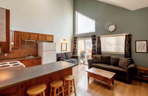 East Kootenay Condo | Fernie Riverside 3 Bedroom Condo - Mountain View