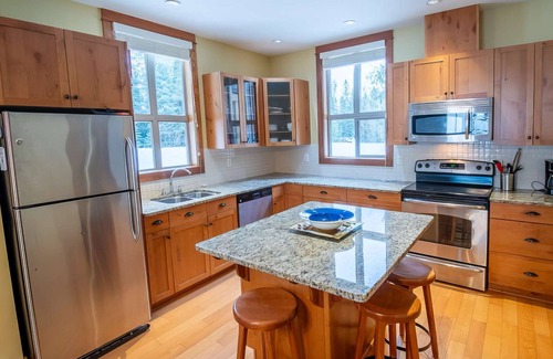 East Kootenay Condo | Fernie - Timberline Lodges Juniper #619