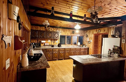Canaan Cabin | FernRay, a charming lodge located on 154 acre Christmas tree farm with trails