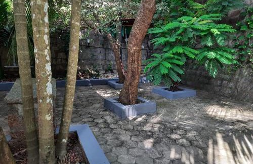Adyar House | Ferns Villa, 2BHK fully furnished independent house with AC, garden, on premise parking, for large groups, kulshekar, mangalore