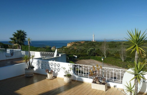 Lagoa Apartment | Ferragudo apartment-terrace sea view-calm.