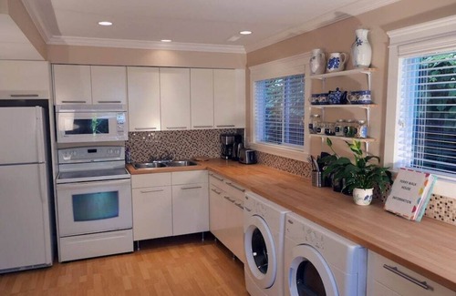 Horseshoe Bay Apartment | Ferry Walk House, Family & Pet Friendly