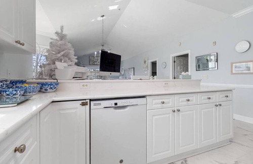 Central Myrtle Beach Condo | Festive Lakeview Condo Near Broadway & Beach