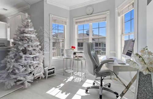 Central Myrtle Beach Condo | Festive Lakeview Condo Near Broadway & Beach