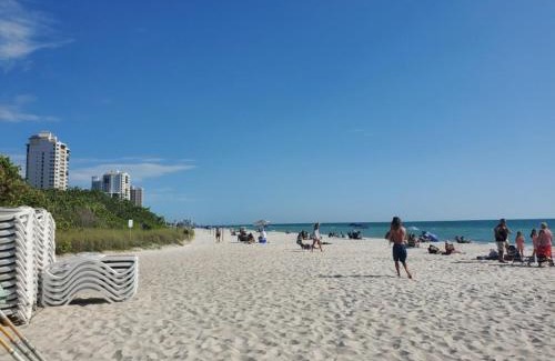 Jacksonville Beach Villa | Few steps to Ocean-4 Beach Cruisers & Free parking & Private backyard