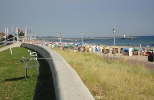 Dahme Apartment | Fewo "Am Deich" eigener Garten, 70m zum Strand, Fahrradgarage, Parkplatz