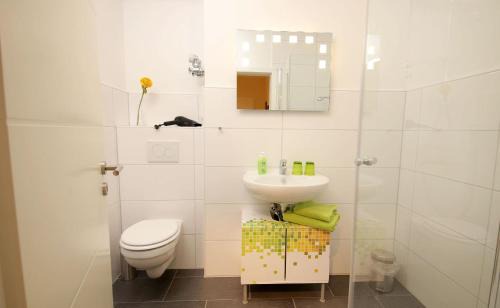 Vellmar Apartment | Fewo Art City-Studio Kassel 3, modern, ruhig, citynah, kostenfreie Parkplätze, großer Balkon, voll ausgestattet