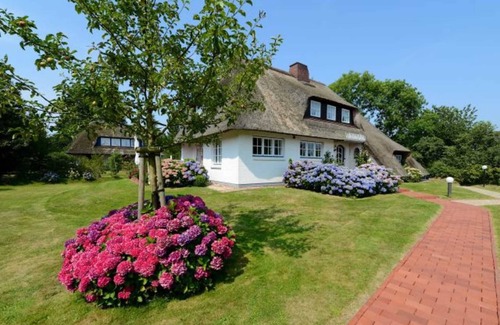 Nieblum Apartment | FeWo - DG - Dieksweg 3 - Pure nature idyll. estate