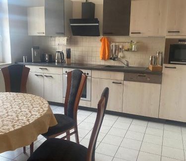 Dessau Apartment | FeWo "Franzi" 5 Personen, zentrale Lage, Parkplatz