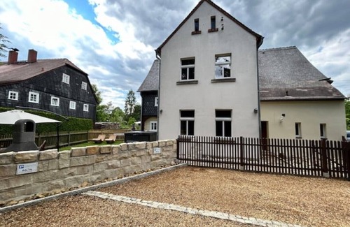 Grossschoenau Apartment | Fewo Frushi mit Whirlpool, Infrarotsauna